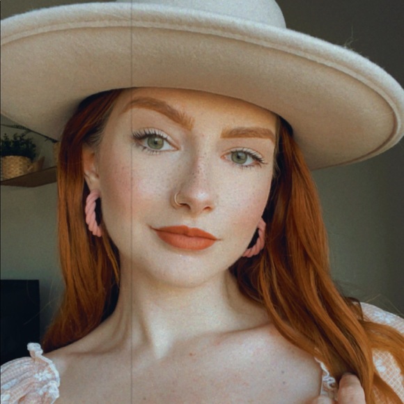 Meet your Posher, Taylor - Picture 1 of 1